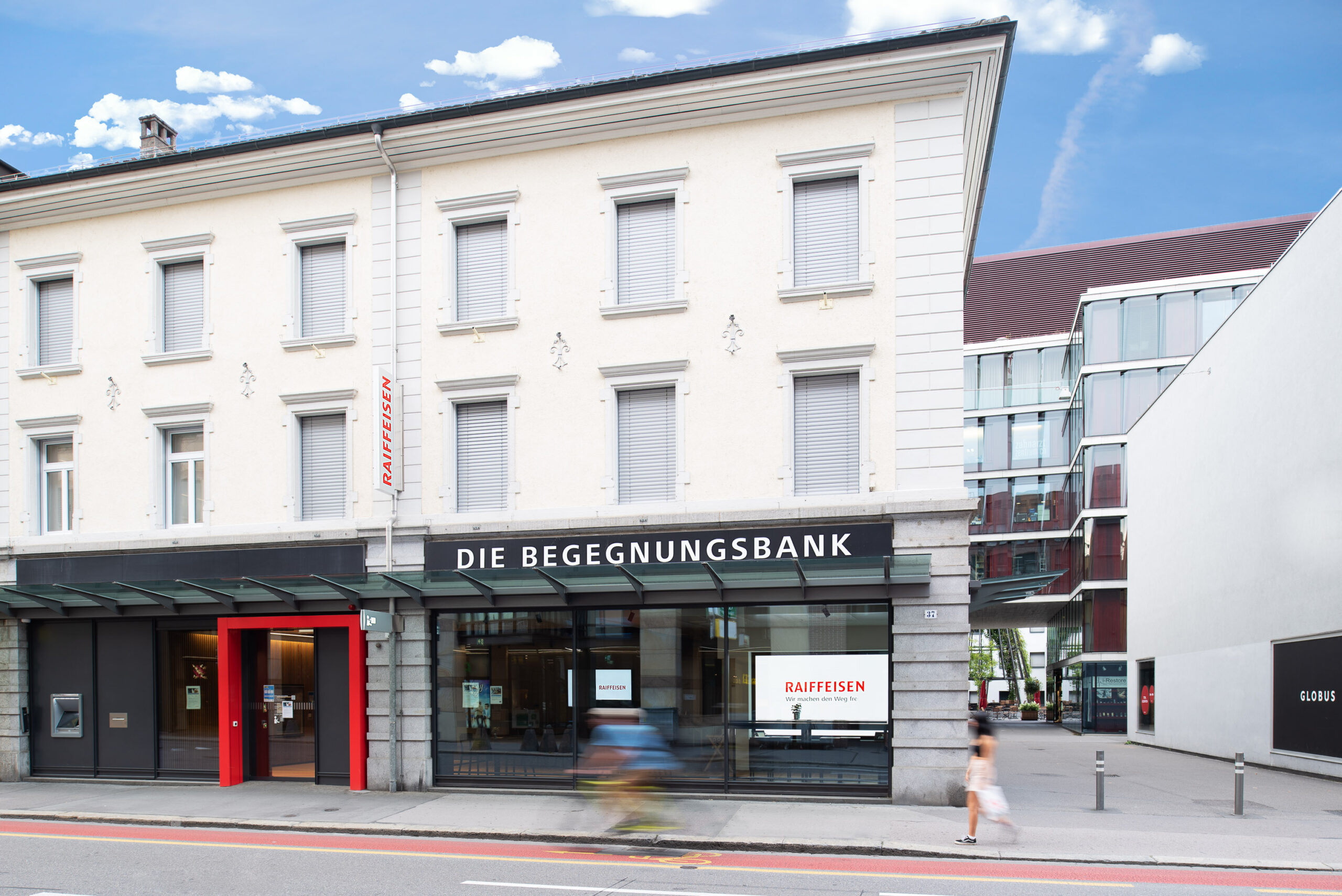 3-routscher-fotografie-corporate-business-Raiffeisenbank-Aarau-Lenzburg-kölliken-oberentfelden-filialen_Routscher_Roger_Nebi