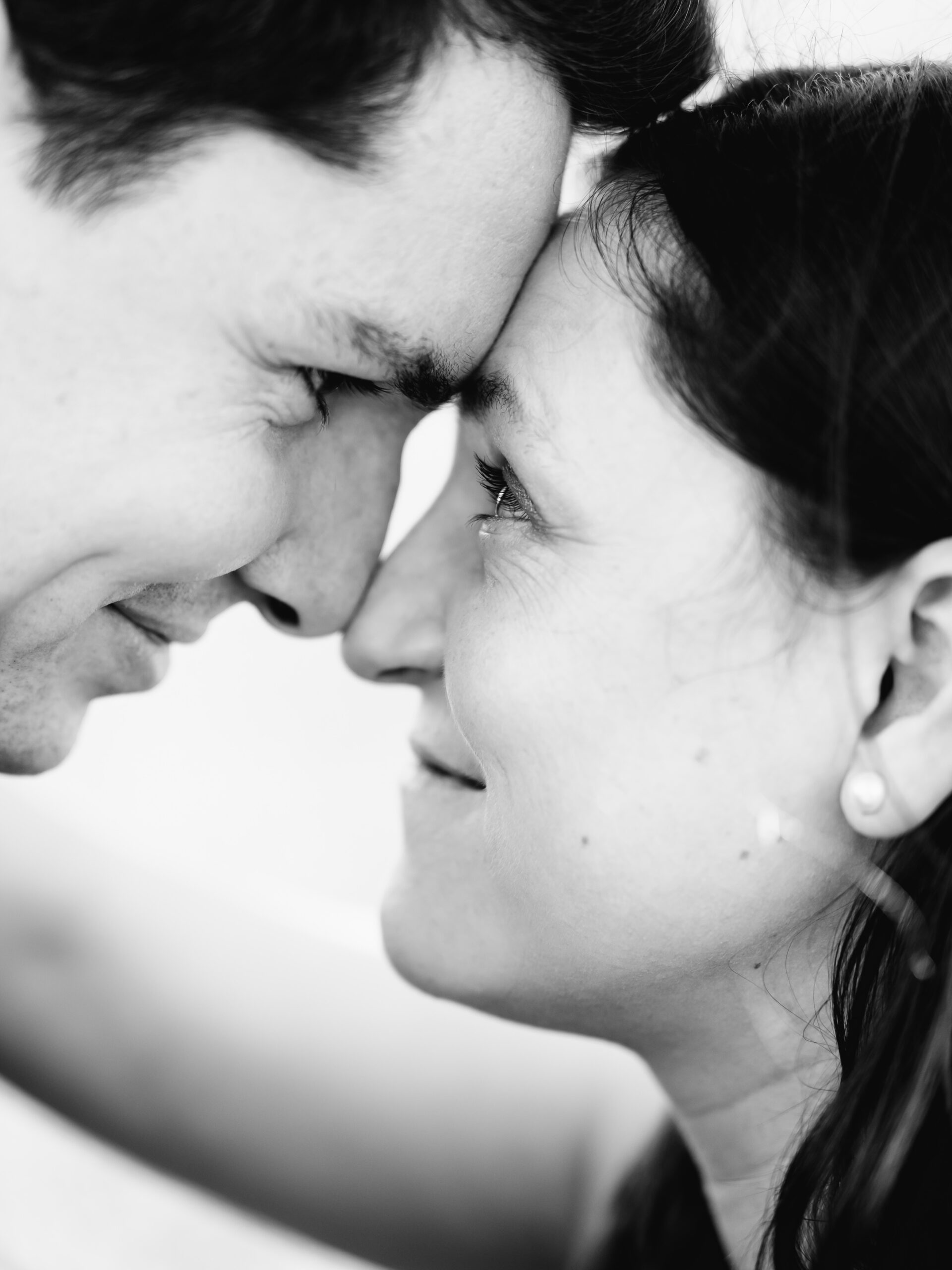 Vom Frühlingsgefühl zum Hochzeitstag. 🤎🌸

Diesen Frühling durfte ich Iris & Joel bereits bei ihrem Verlobungsshooting begleiten. Zwischen blühenden Bäumen, ganz viel Lachen und einer ziemlich neugierigen Bekanntschaft auf vier Hufen. 🐮😄

Und heute ist es endlich so weit: HOCHZEITSTAG! 🥳💍

Für die beiden gehts heute im Thurgau richtig rund – gefeiert wird im Schupfen und ich darf ihre Geschichte ein weiteres Kapitel lang mit meiner Kamera begleiten. 📸

Ich freue mich riesig auf euch zwei und auf einen richtig genialen Tag! 🤎

Heute mit diesem tollen Team:
👰🏻 @irisbircher 
🤵🏻‍♂️ @joel_roger_ 
👗 @justmarry_brautboutique / ✂️ @isil_schneiderei 
📿 @veronik_atelier  💇🏼‍♀️ @hairwearebychiara
💄 @makeupandhairartistc.u.k 
🕴️ @faade.ch 
💍 @bentwood.ch 
💐 @handwerkerin.ch 
📍 @gasthausschupfen
🏨 @1802hotelrestaurant 
🎂 @niefis.cake.factory
🎶 🎤 @tizianagulino_official  🪩 @deejaywr_1 
💃🏻🕺🏻 @lalisadance.ch
📸 @routscher.ch_photography / @fotobox_mittelland 

Happy Friday Folks 🍀☀️🤗

#HochzeitsfotografSchweiz #HochzeitThurgau #Hochzeitsfotografie #WeddingPhotographerSwitzerland #RoutscherPhotography