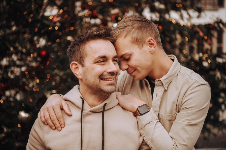 0177-routscher-fotografie-fotoshooting-paar-couple-shooting-gaycouple-lgbtq-lovestorie-berneroberland-thun-schlossthun