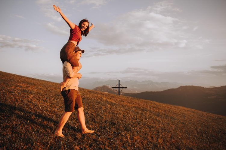 Paarbilder_Couple_Coupleshooting_Paarshooting_Routscher_Roger_Nebiker_Goldau_Vierwaldstaettersee_Sunset_sonnenuntergang_Berg_Fotoshooting